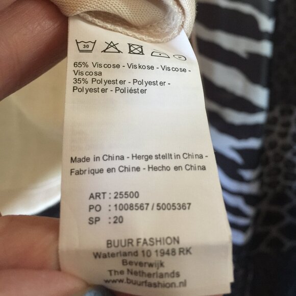 BUUR FASHION YEST TOP SZ12 NETHERLANDS Graphic Print w/Black Trim NWOT - Picture 2 of 3